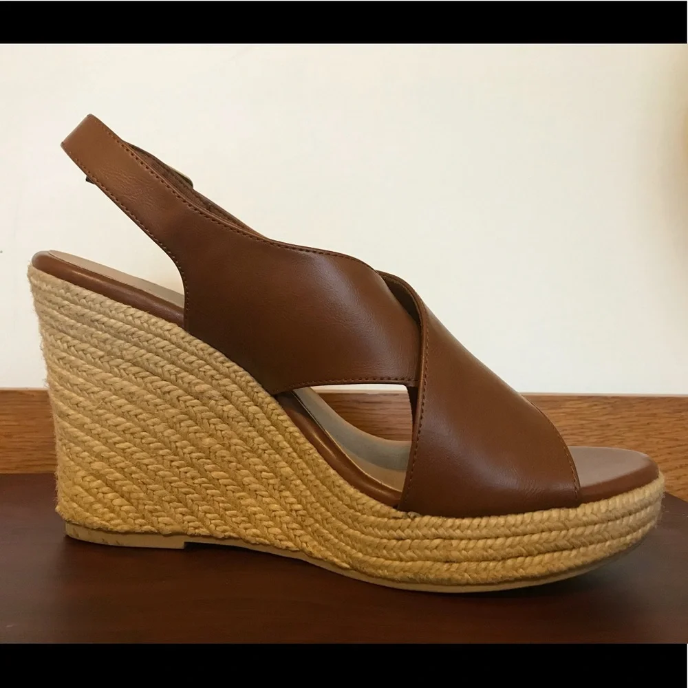 American Eagle Brown Wedges - Picture 2 of 8